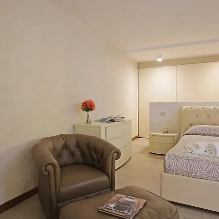 Giulia Luxury Sirmione